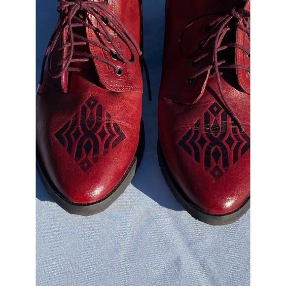 BiARRiTZ Fashions 8.5B Red Leather Bootie, Made in Chile Black Toe Detail EUC - Picture 5 of 9